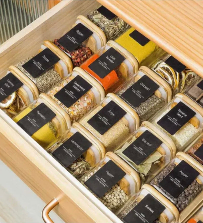 Organiza Gourmet™: Kit 15 Potes de Vidro de 200ml para Temperos (Bandeja Organizadora) (15 Colheres) | FRETE GRÁTIS HOJE!